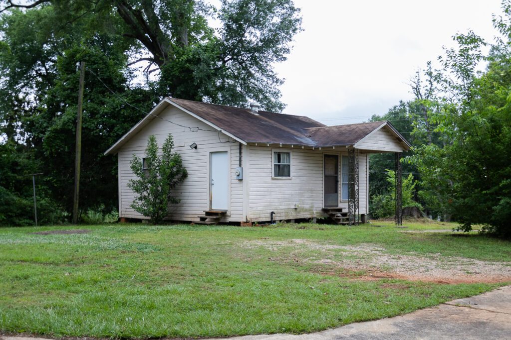 The Arlin Hays Tiny Home in San Augustine - a few of the outside